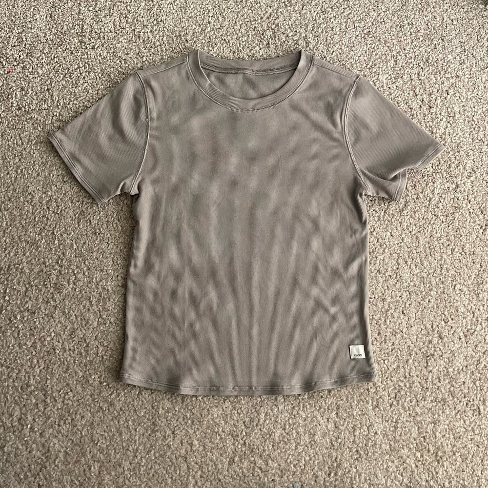 Vuori Short Sleeve Tee in Taupe